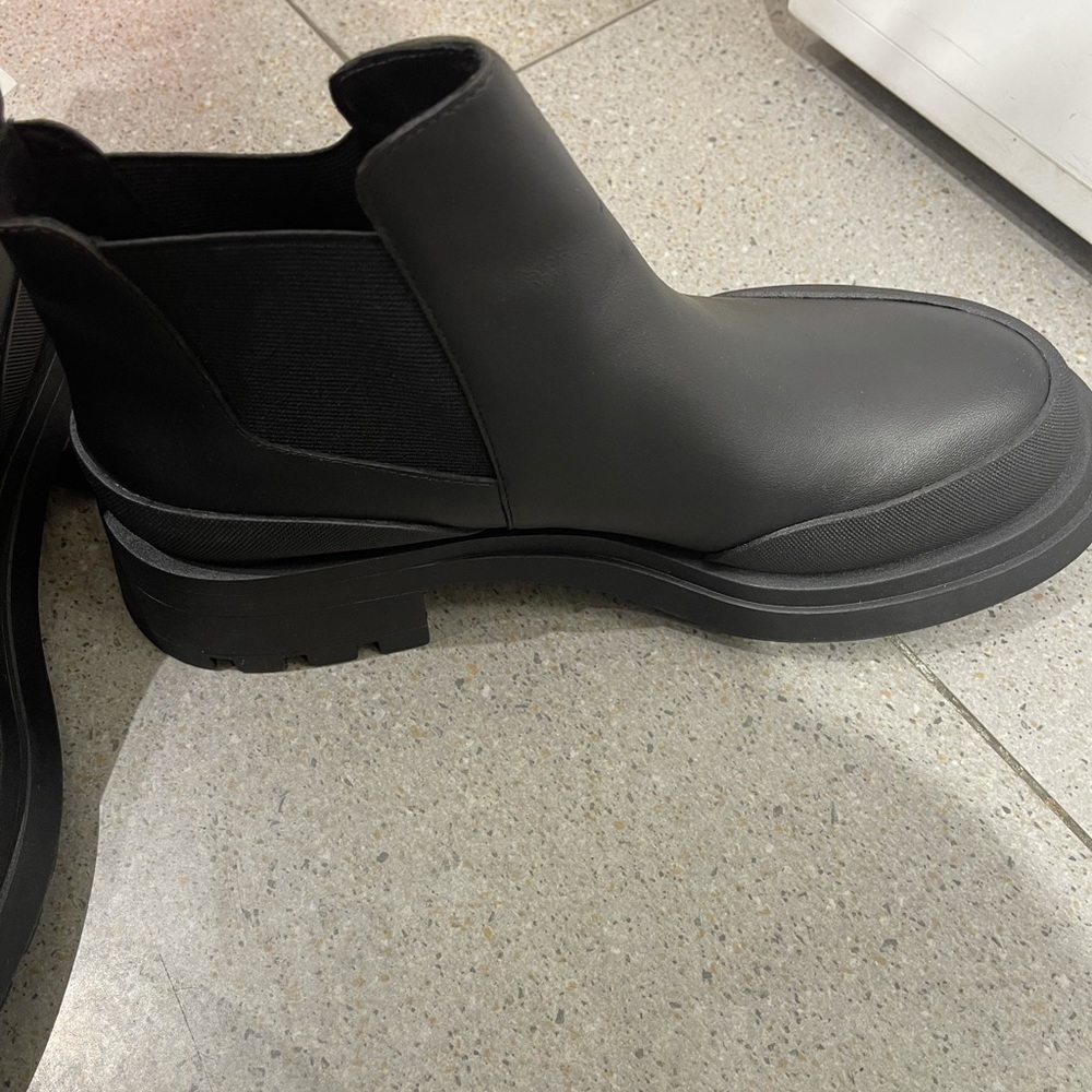 Zara rubberized leather ankle boots - Picture 7 of 8